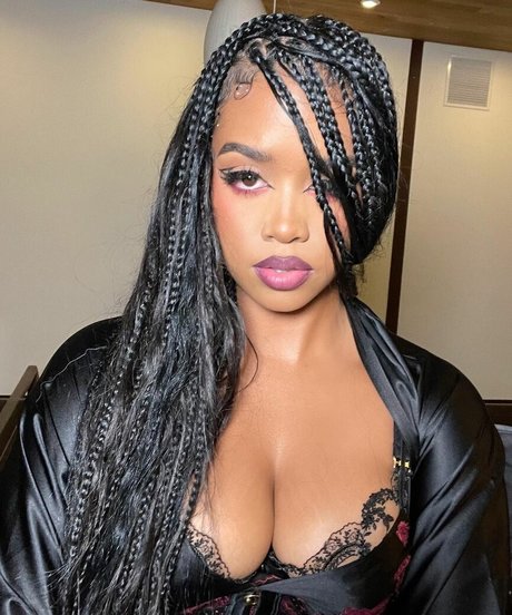 hermusicofficial pornstar erotic picture