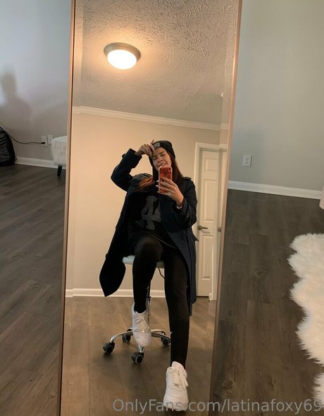 latinafoxy69 model hot photos