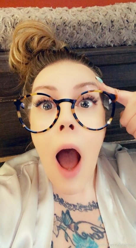 therealvixenval free model photos