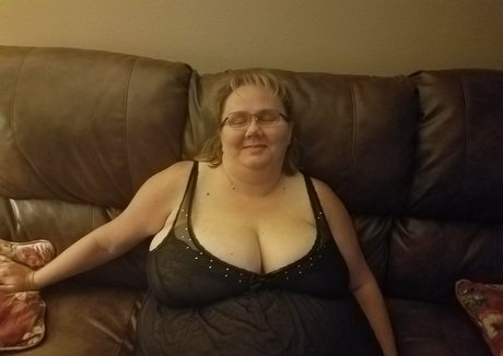 bustywench star adult galleries