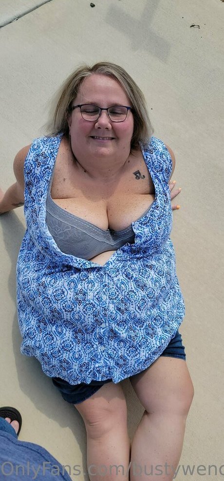 bustywench star perfect archive