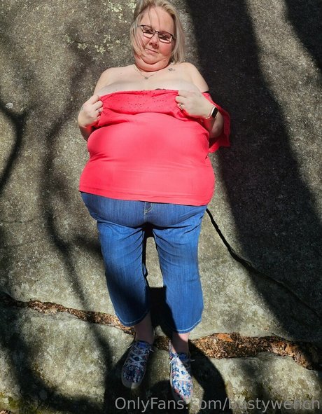 bustywench star free pic