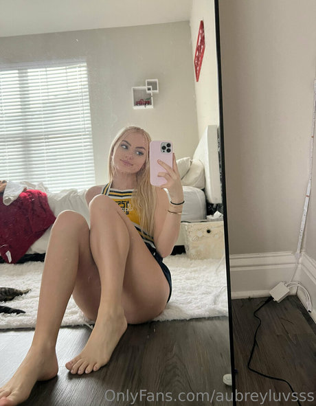 small pussy onlyfans hot pics