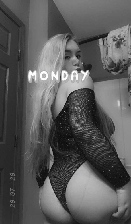 oliviaskiesvip star adult picture