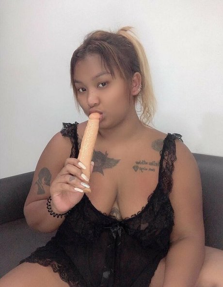 oporthaigirl naked model pic