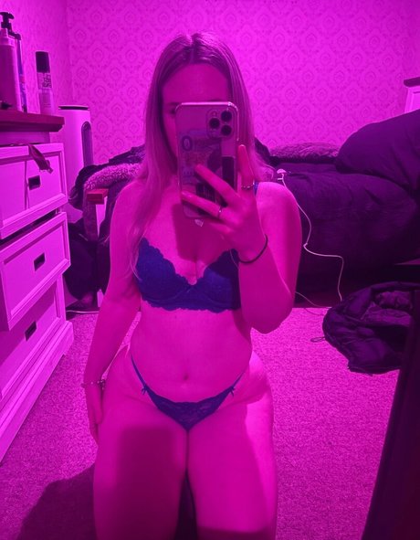 unknown blondiexo pornographic actress pic