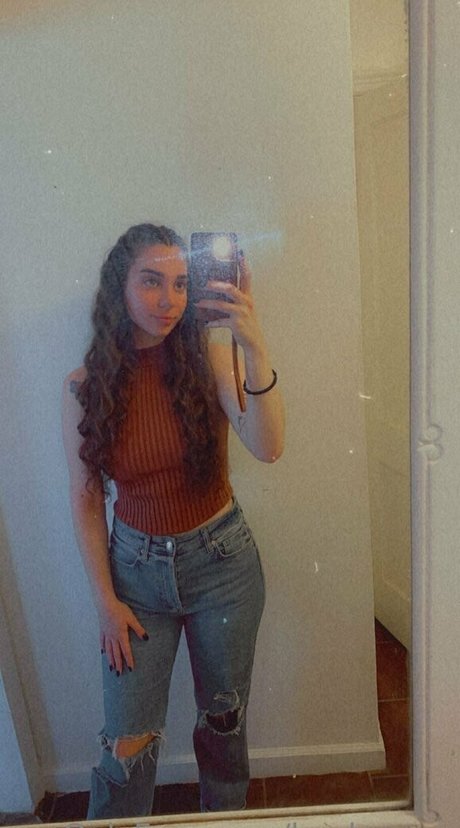 bayleeann model pornographic pic