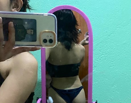 Miikaageeee model art gallery