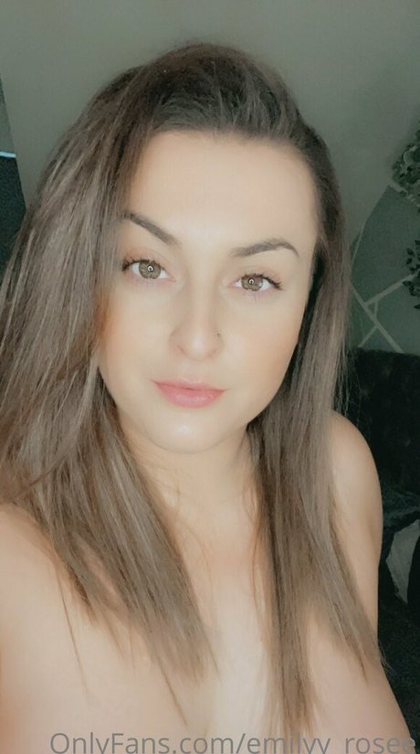 emilyy rosee porn model archive