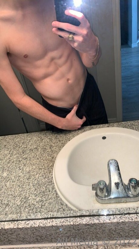 exclusivehuddy naked actress pics