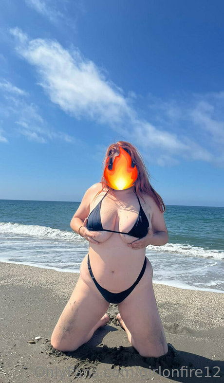 girlonfire12 model naked images