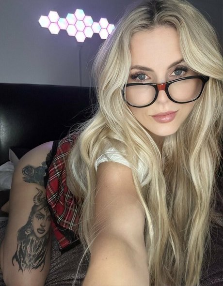 Theleaway exclusive star pic