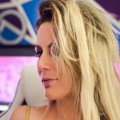 Theleaway hot model galleries