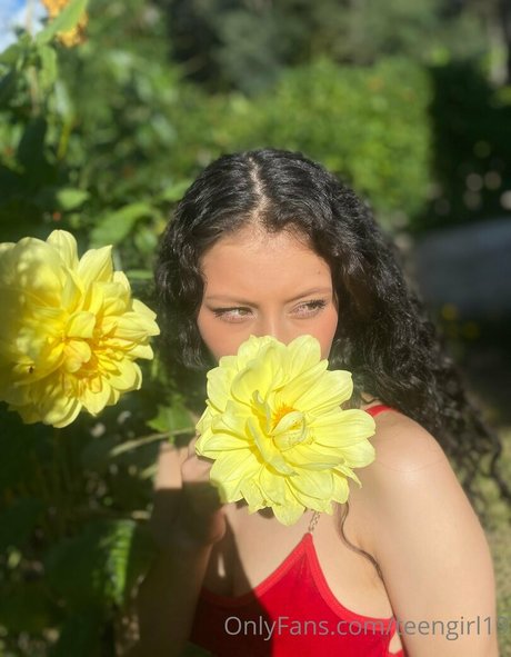 girlsweet19 pornographic star pic