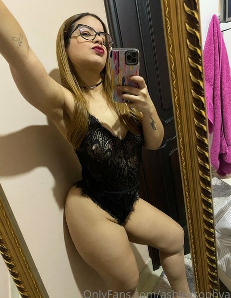 ashleysophya model pretty pic
