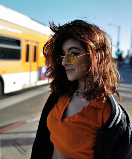 Samicamusic exclusive model picture