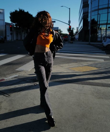 Samicamusic model adult pic