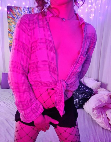 lyzalittle nude model pictures