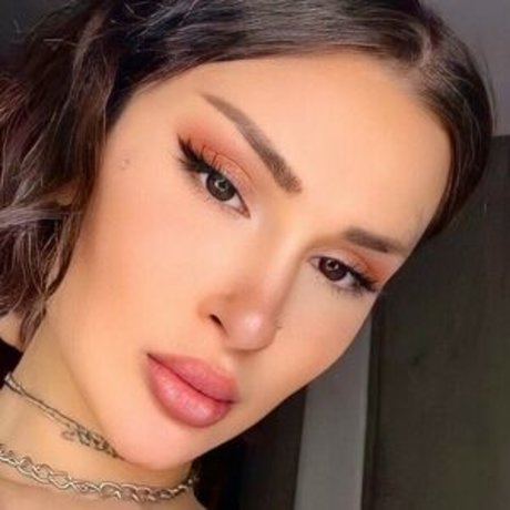 Damla Ozden model pretty image