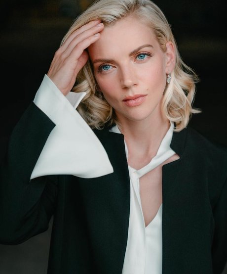 Kara Killmer pornstar exclusive pictures