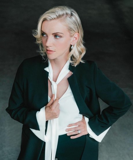 Kara Killmer erotic star pics