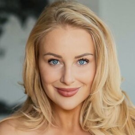 Emily Schweiger pornstar pretty picture