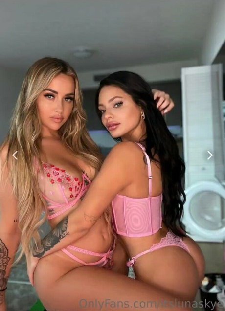 Itslunaskye model top galleries