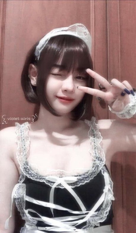 Violet Airis model adult photos