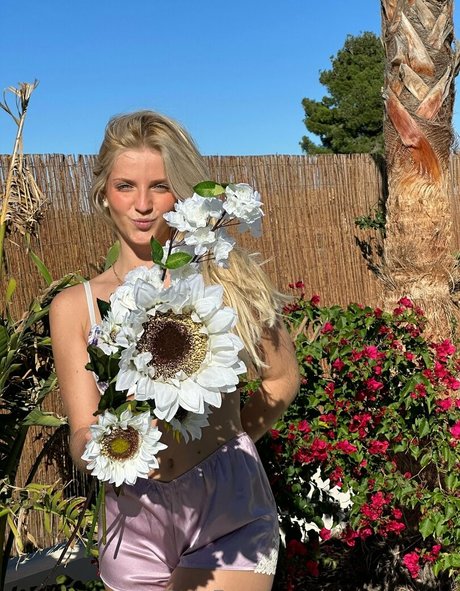 ainabarcons adult model galleries