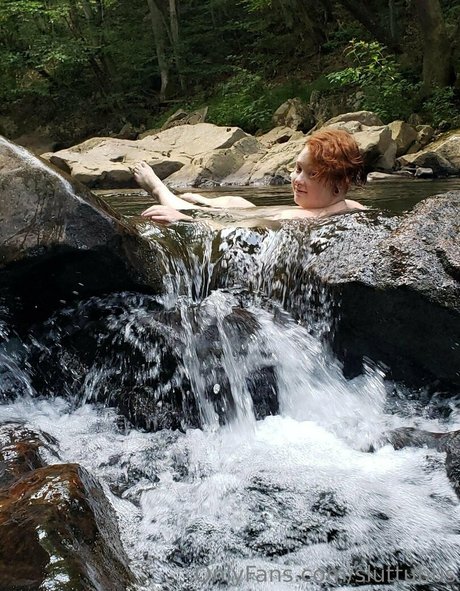 sluttubus exclusive model photo