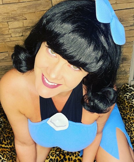 Rebecca Love Profile pic