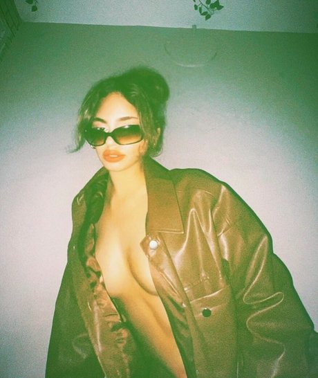 Asi Mizrahi star erotic images