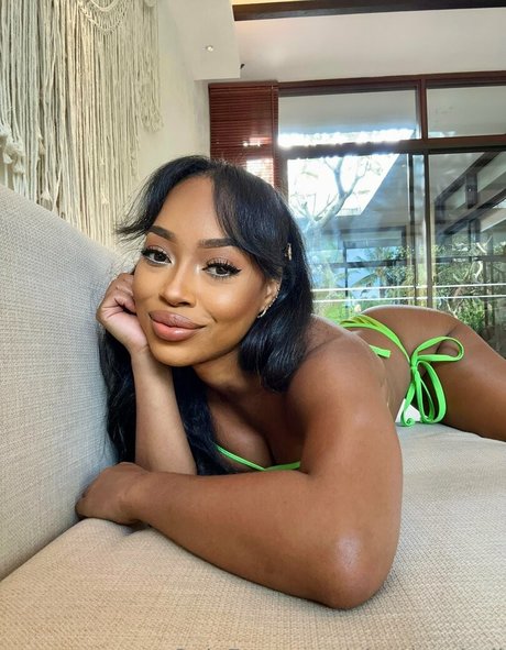 ninadoesitall adult model picture