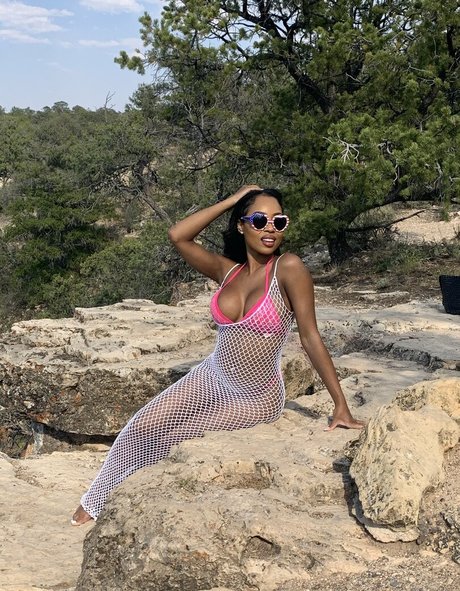 ninadoesitall sexy actress pics