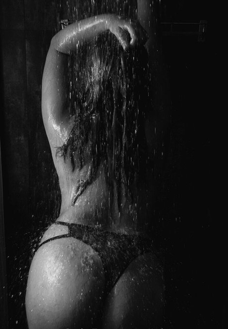 alonesuarez pornstar naked picture