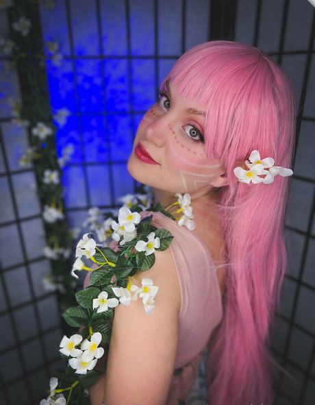 uwugirlaraara top model photos