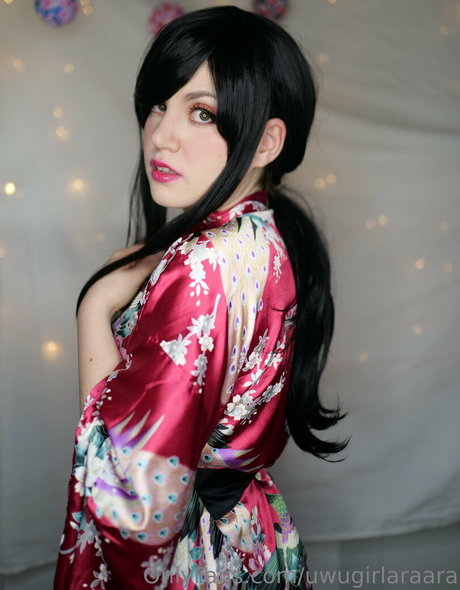 uwugirlaraara erotic star image