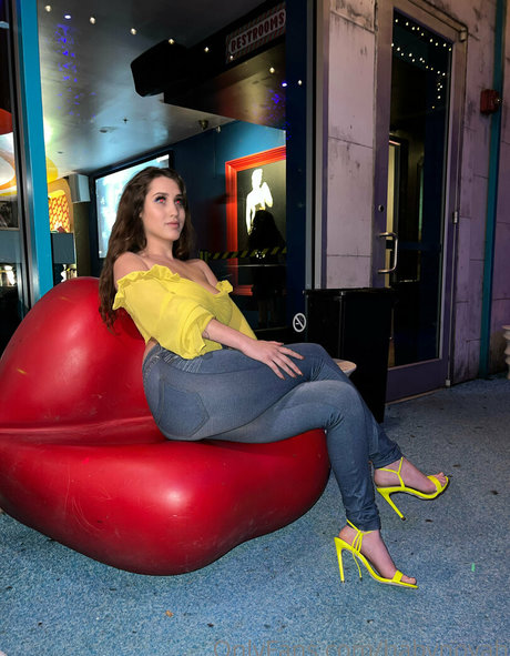 babynovah art actress gallery