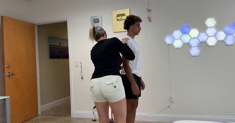 Mondragon Chiropractic model adult img