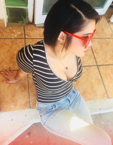 Red Velvet Doll model pornographic pic