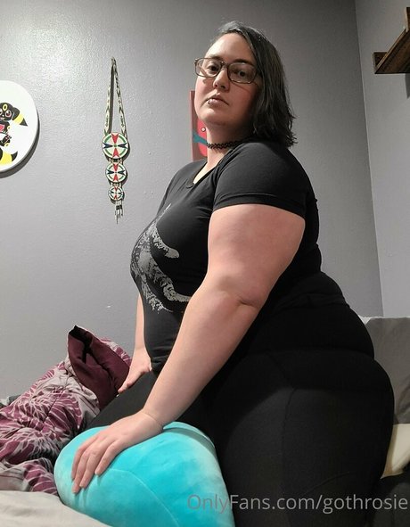 gothrosie nude model images