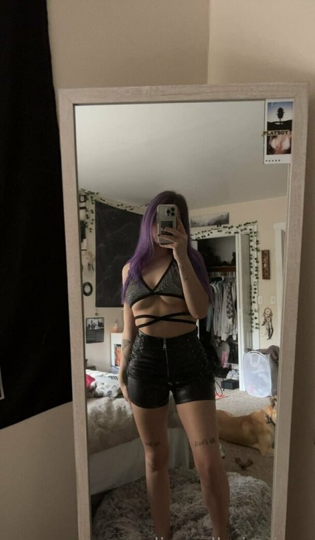 alignedbyjuniper art model image