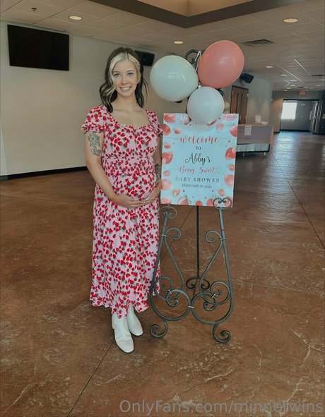 MinneTwins pornographic actress images