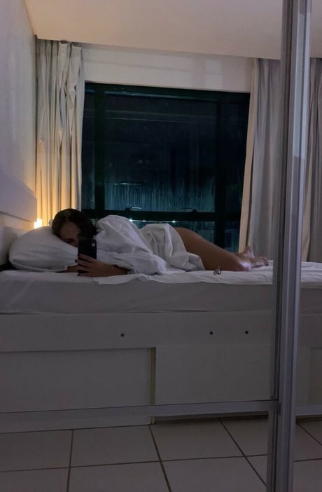 alecavalcanticorreia naked model img