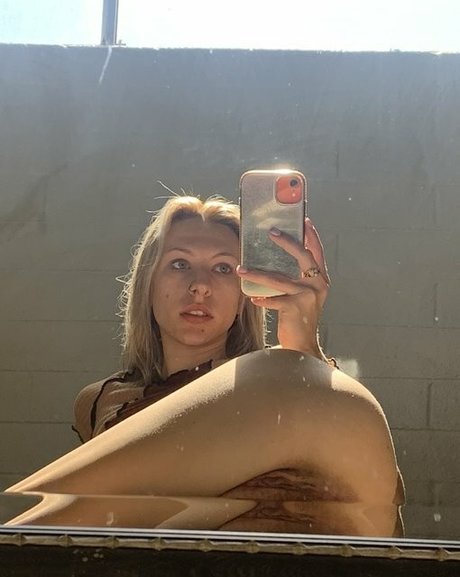 AlanaRay20 pornstar nude photos