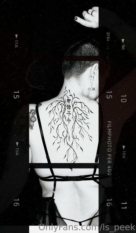 ls peek naked actress galleries