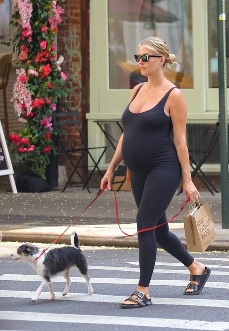 Taylor Neisen pornstar naked galleries