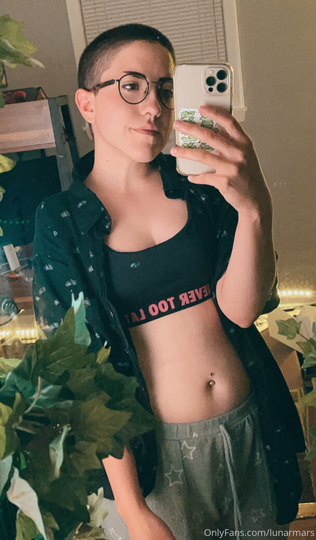 nymphicapollo pornographic model image