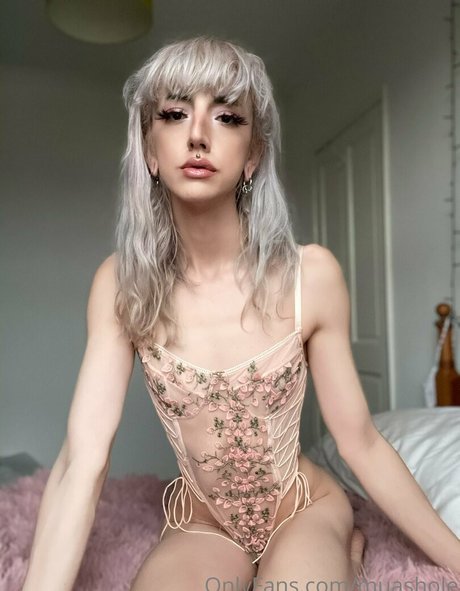 muashole model pornographic images