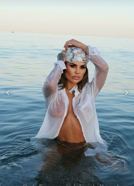 Chantelle Connelly art model pic